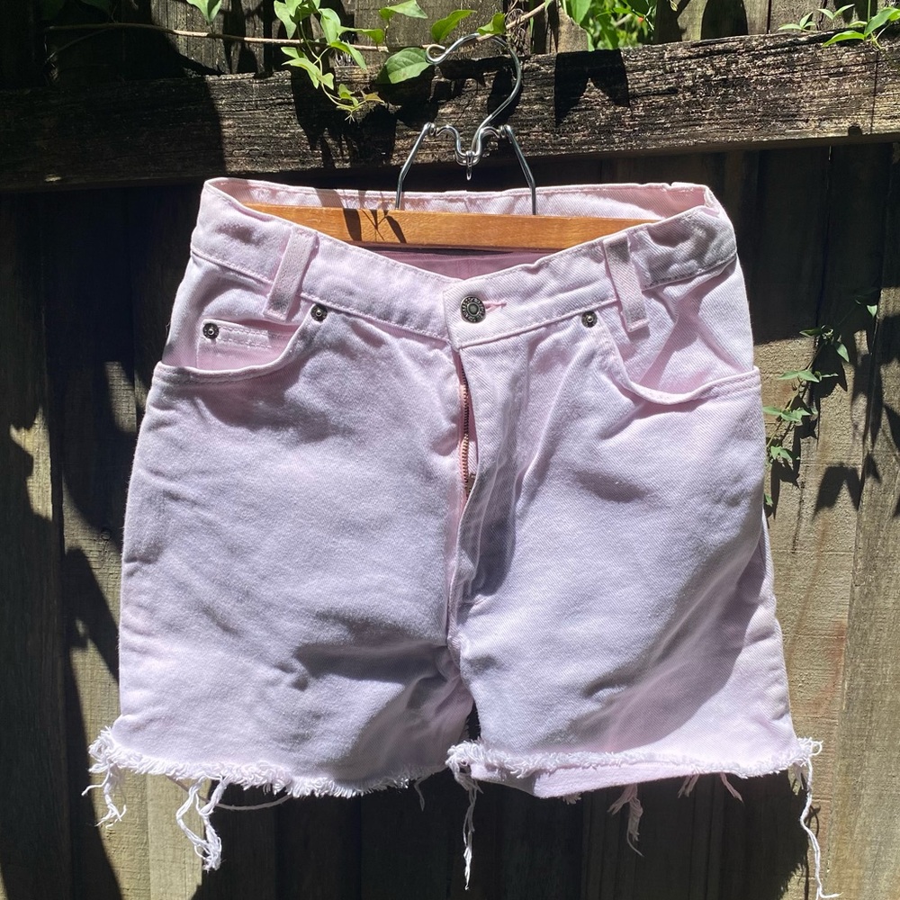 Light pink Levi’s orange tab cut off shorts